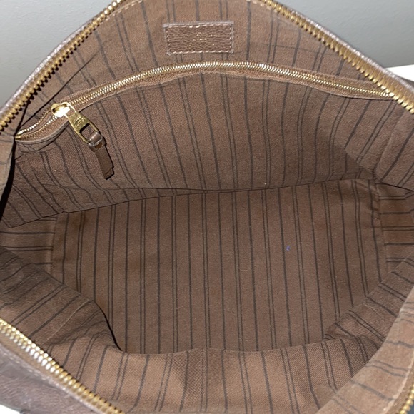 Louis Vuitton
Lumineuse Handbag Monogram Empreinte Leather PM - Picture 10 of 15